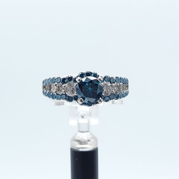 Blue Diamond Engagement Ring. - Picture 5 of 15